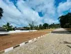 Gampaha උඩුගම්පොලින් බස් පාරට ඇවිදින දුරින් වටිනා බිම්කොටසක්